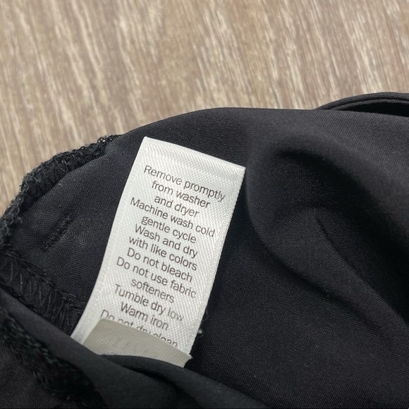 Athleta La Viva Pants Black Cropped Capri  Zip Pockets Lightweight Loose Size 6 - Picture 6 of 6